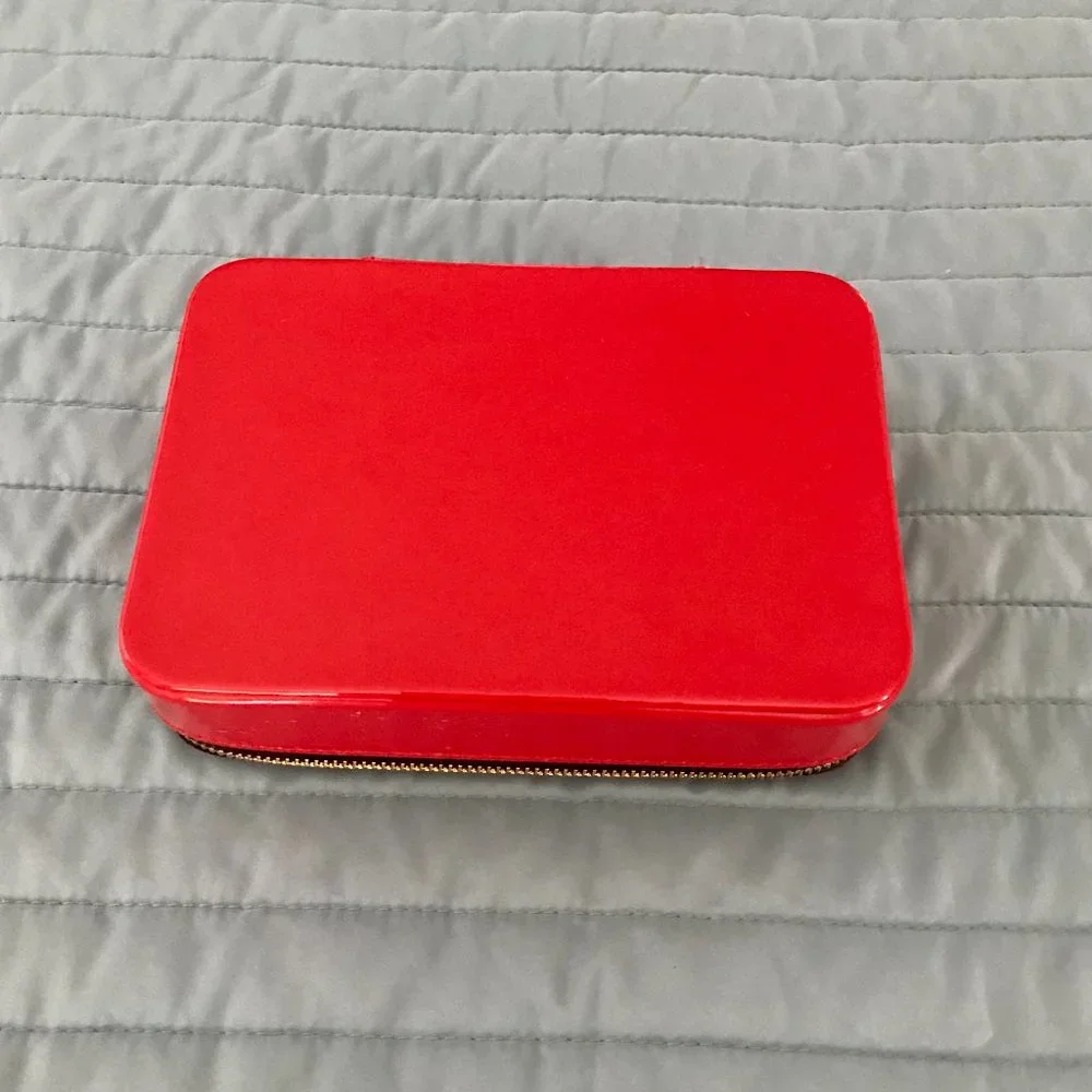 Yves Saint Laurent compact ysl